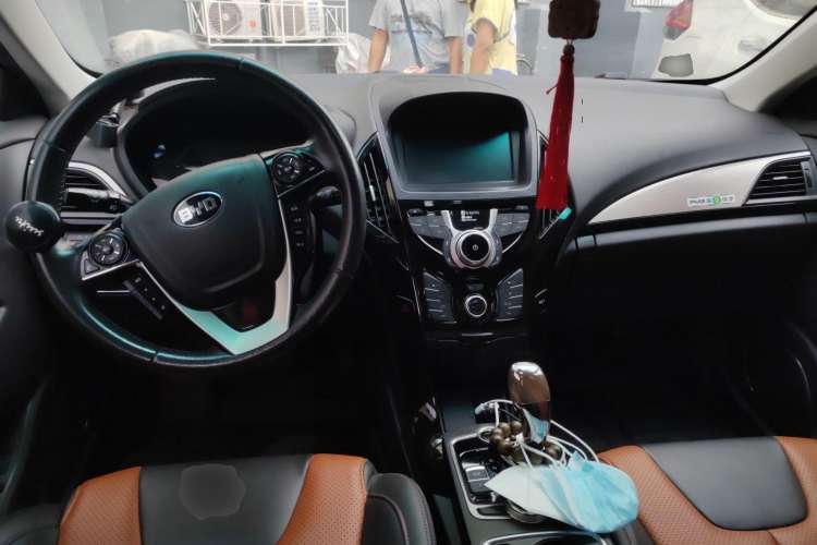 Used BYD Qin New Energy 2016 Qin EV300 Prestige Model Center Console