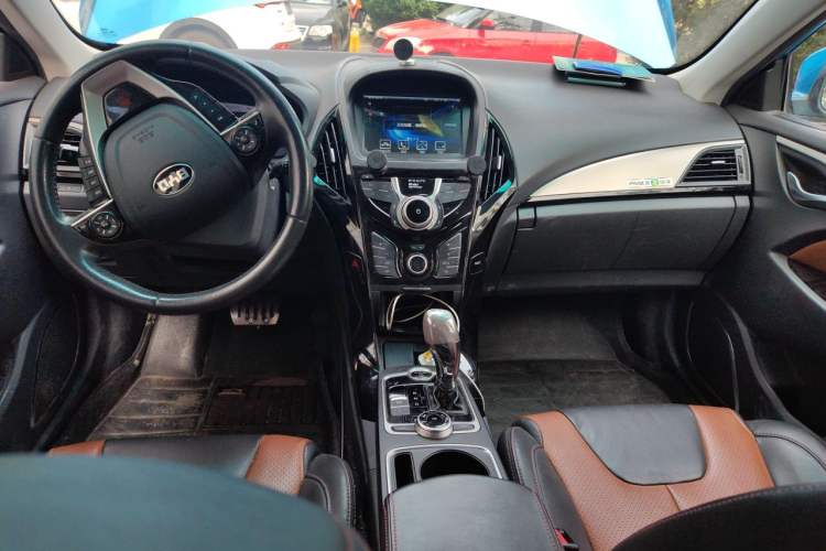 Used BYD Qin New Energy 2016 Qin EV300 Prestige Model Center Console