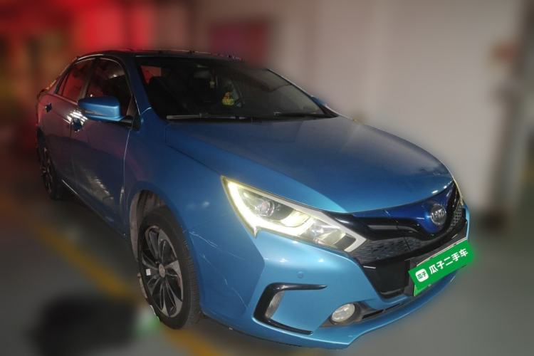 Used BYD Qin New Energy 2016 Qin EV300 Flagship Model Front Right 45 Deg