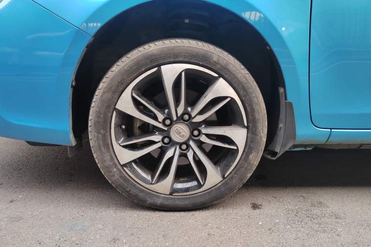Used BYD Qin New Energy 2016 Qin EV300 Prestige Model Left Front Wheel Hub