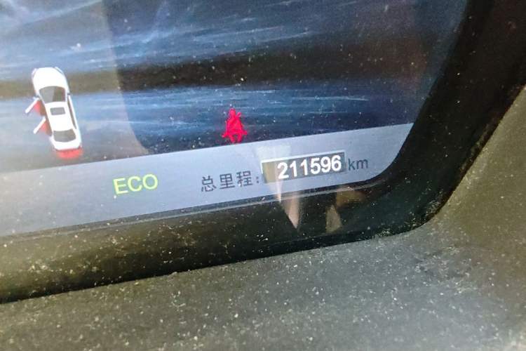 Used BYD Qin New Energy 2016 Qin EV300 Prestige Model Odometer Close Up
