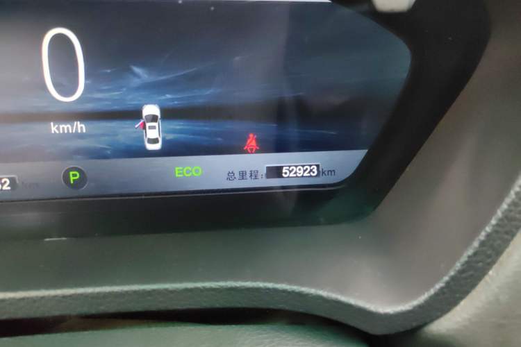 Used BYD Qin New Energy 2016 Qin EV300 Prestige Model Odometer Close Up