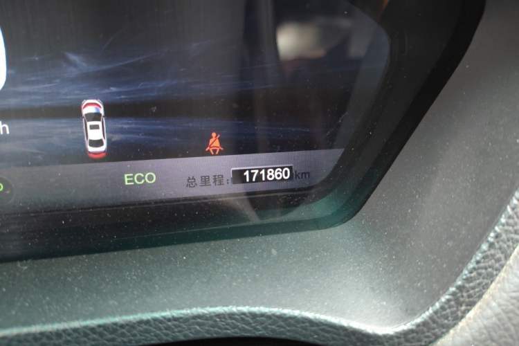 Used BYD Qin New Energy 2016 Qin EV300 Prestige Model Odometer Close Up