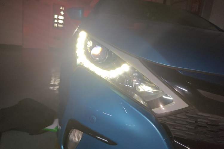 Used BYD Qin New Energy 2016 Qin EV300 Flagship Model Right Front Headlight