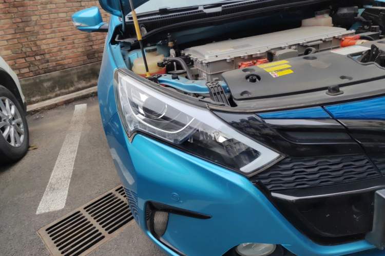Used BYD Qin New Energy 2016 Qin EV300 Prestige Model Right Front Headlight