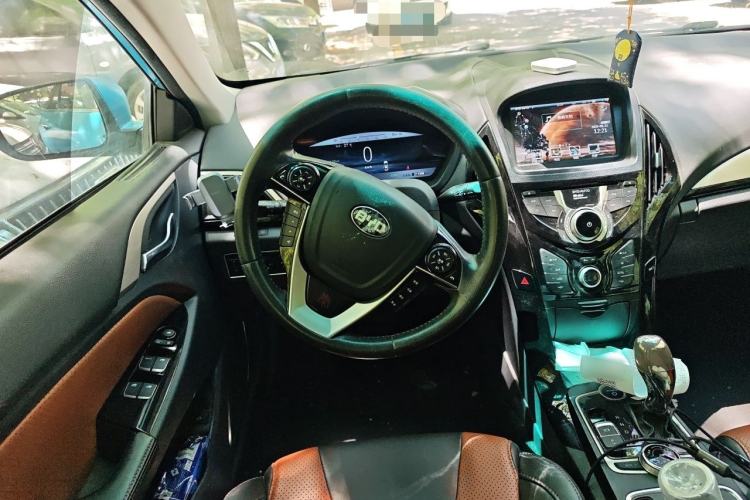 Used BYD Qin New Energy 2016 Qin EV300 Prestige Model Steering Wheel