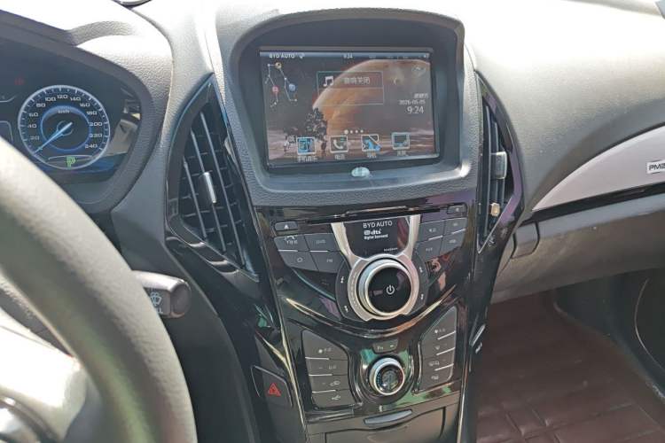 Used BYD Qin New Energy 2016 Qin EV300 Flagship Model Audio And AC Panel