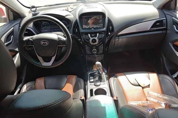 Used BYD Qin New Energy 2016 Qin EV300 Flagship Model Center Console