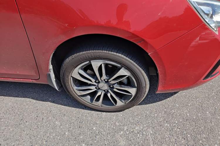 Used BYD Qin New Energy 2016 Qin EV300 Flagship Model Right Front Wheel Hub