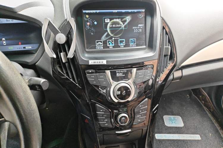 Used BYD Qin New Energy 2016 Qin EV300 Prestige Model Audio And AC Panel