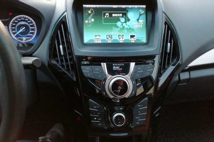 Used BYD Qin New Energy 2016 Qin EV300 Prestige Model Audio And AC Panel