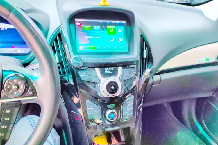 Used BYD Qin New Energy 2016 Qin EV300 Prestige Model Audio And AC Panel