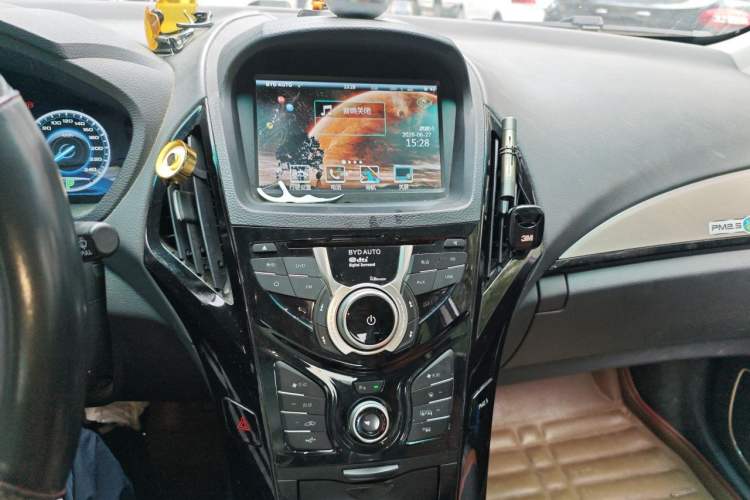 Used BYD Qin New Energy 2016 Qin EV300 Prestige Model Audio And AC Panel
