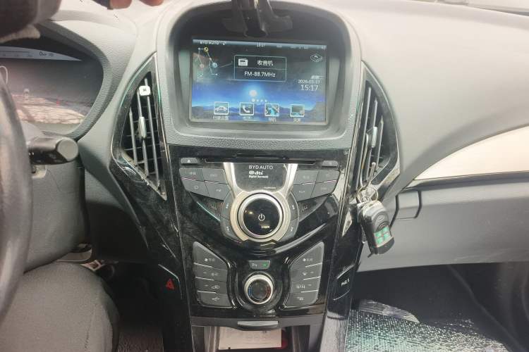 Used BYD Qin New Energy 2016 Qin EV300 Prestige Model Audio And AC Panel