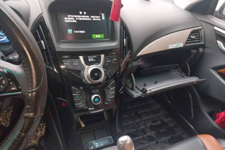 Used BYD Qin New Energy 2016 Qin EV300 Prestige Model Audio And AC Panel