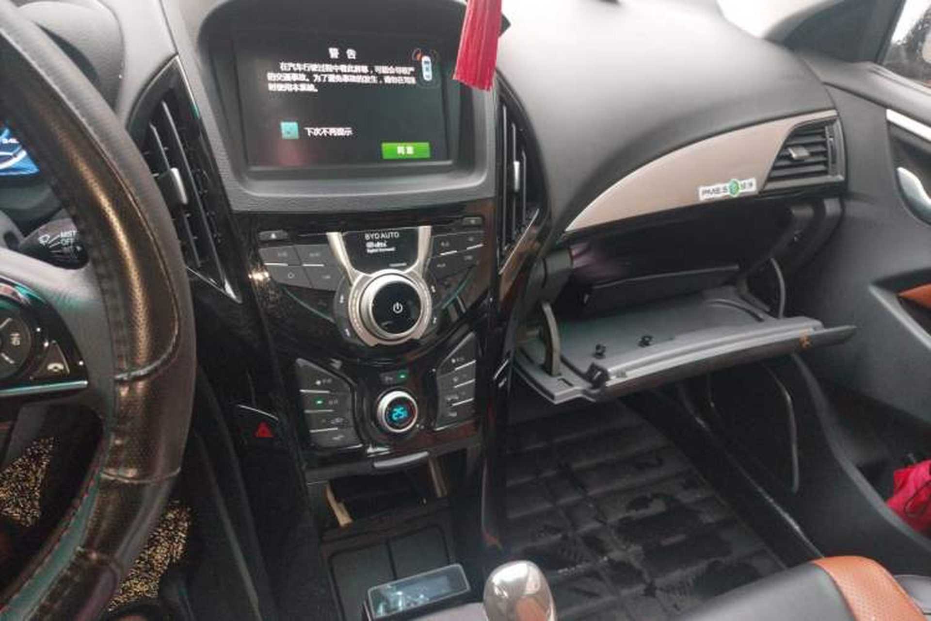 Used BYD Qin New Energy 2016 Qin EV300 Prestige Model Audio And AC Panel