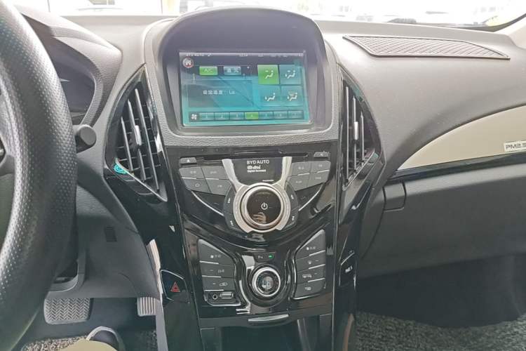 Used BYD Qin New Energy 2016 Qin EV300 Prestige Model Audio And AC Panel