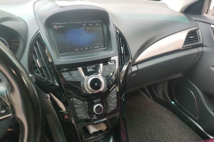 Used BYD Qin New Energy 2016 Qin EV300 Prestige Model Audio And AC Panel