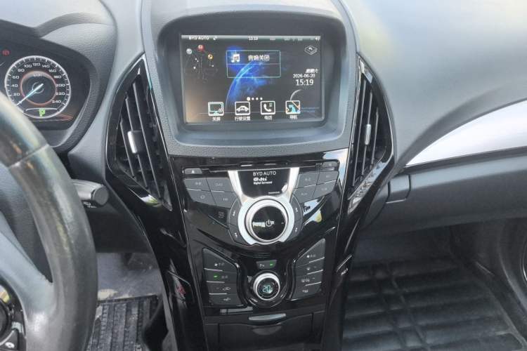 Used BYD Qin New Energy 2016 Qin EV300 Prestige Model Audio And AC Panel