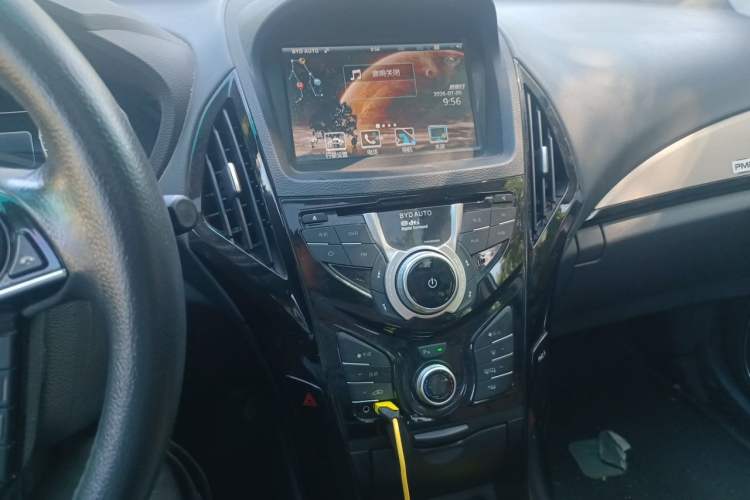 Used BYD Qin New Energy 2016 Qin EV300 Prestige Model Audio And AC Panel