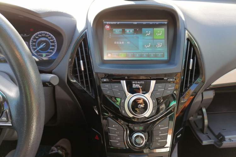 Used BYD Qin New Energy 2016 Qin EV300 Prestige Model Audio And AC Panel