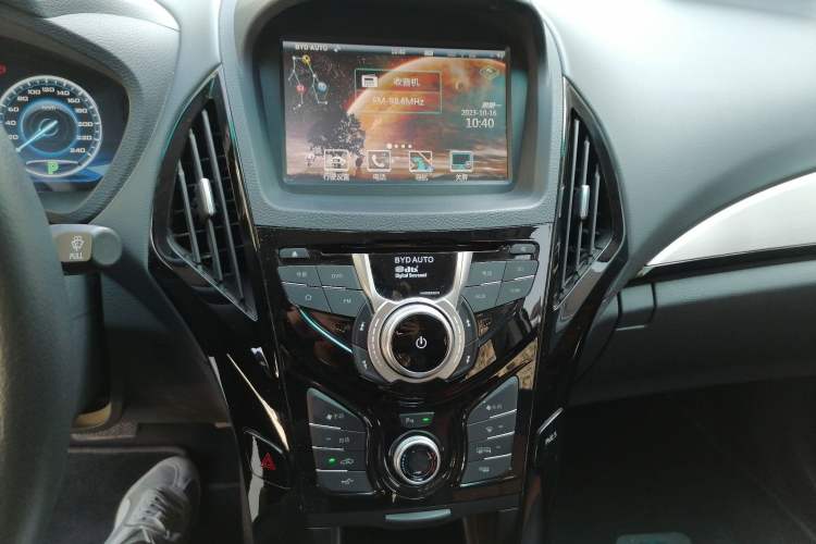 Used BYD Qin New Energy 2016 Qin EV300 Prestige Model Audio And AC Panel