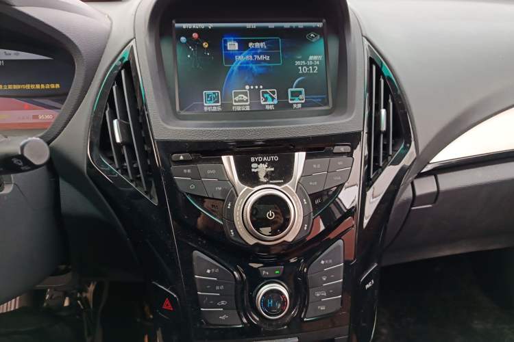 Used BYD Qin New Energy 2016 Qin EV300 Prestige Model Audio And AC Panel