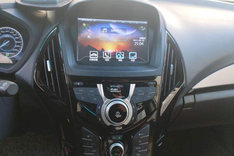 Used BYD Qin New Energy 2016 Qin EV300 Prestige Model Audio And AC Panel