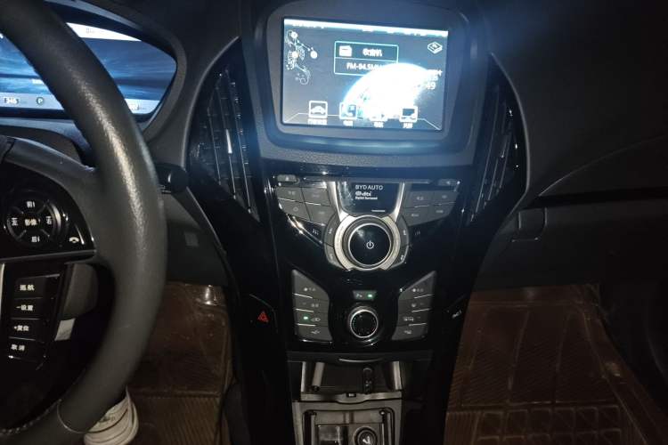 Used BYD Qin New Energy 2016 Qin EV300 Prestige Model Audio And AC Panel