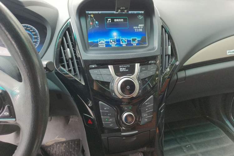 Used BYD Qin New Energy 2016 Qin EV300 Prestige Model Audio And AC Panel