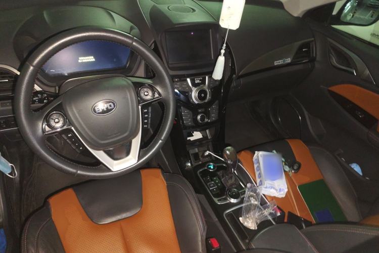 Used BYD Qin New Energy 2016 Qin EV300 Prestige Model Center Console