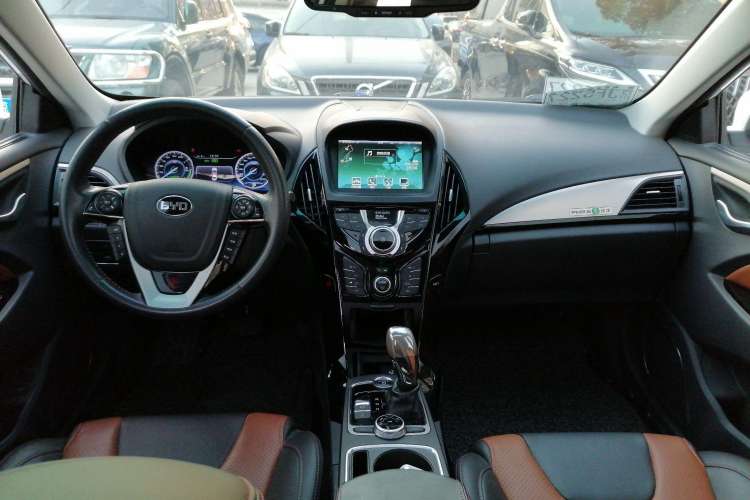 Used BYD Qin New Energy 2016 Qin EV300 Prestige Model Center Console