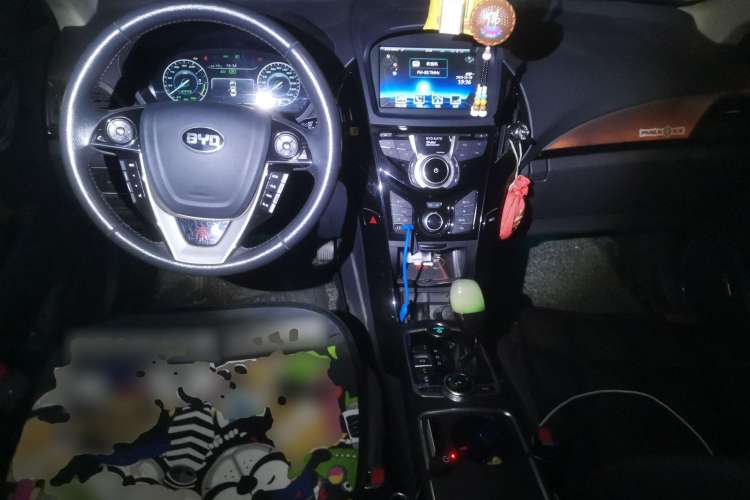 Used BYD Qin New Energy 2016 Qin EV300 Prestige Model Center Console