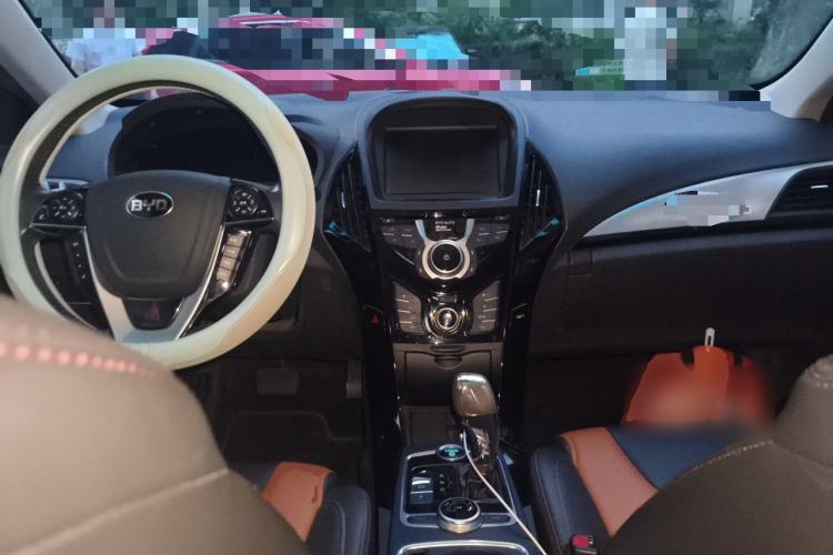Used BYD Qin New Energy 2016 Qin EV300 Prestige Model Center Console
