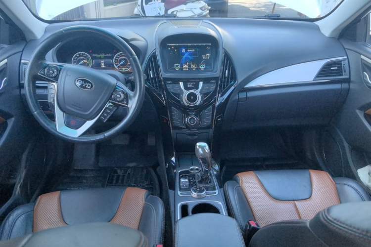 Used BYD Qin New Energy 2016 Qin EV300 Prestige Model Center Console