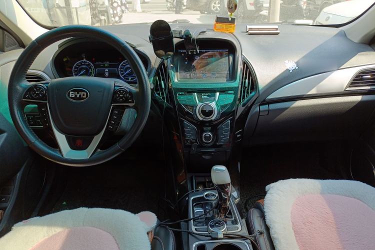 Used BYD Qin New Energy 2016 Qin EV300 Prestige Model Center Console