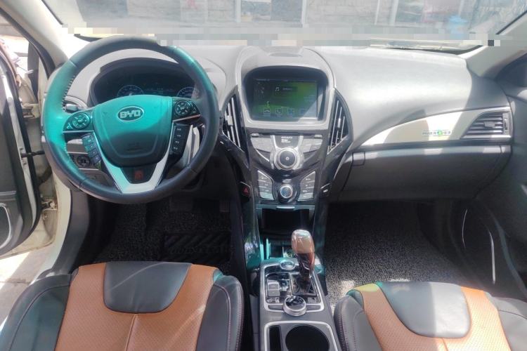 Used BYD Qin New Energy 2016 Qin EV300 Flagship Model Center Console