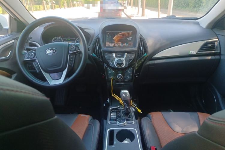 Used BYD Qin New Energy 2016 Qin EV300 Prestige Model Center Console