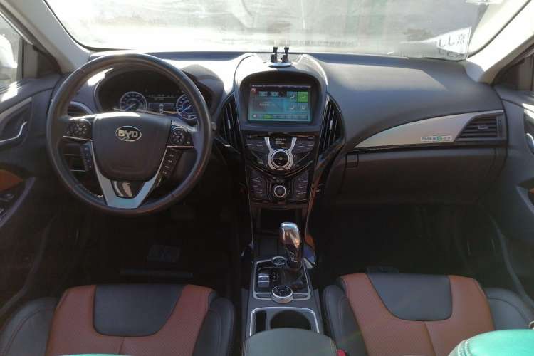 Used BYD Qin New Energy 2016 Qin EV300 Prestige Model Center Console