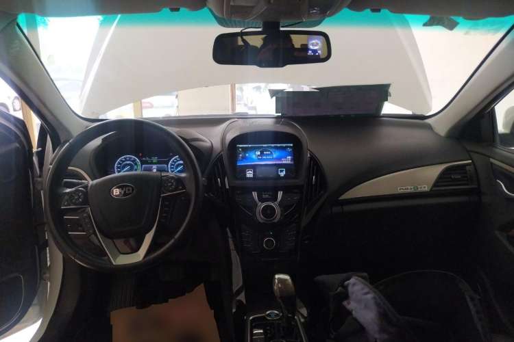 Used BYD Qin New Energy 2016 Qin EV300 Prestige Model Center Console