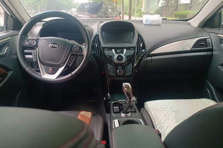 Used BYD Qin New Energy 2016 Qin EV300 Prestige Model Center Console