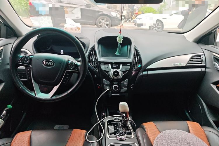 Used BYD Qin New Energy 2016 Qin EV300 Prestige Model Center Console