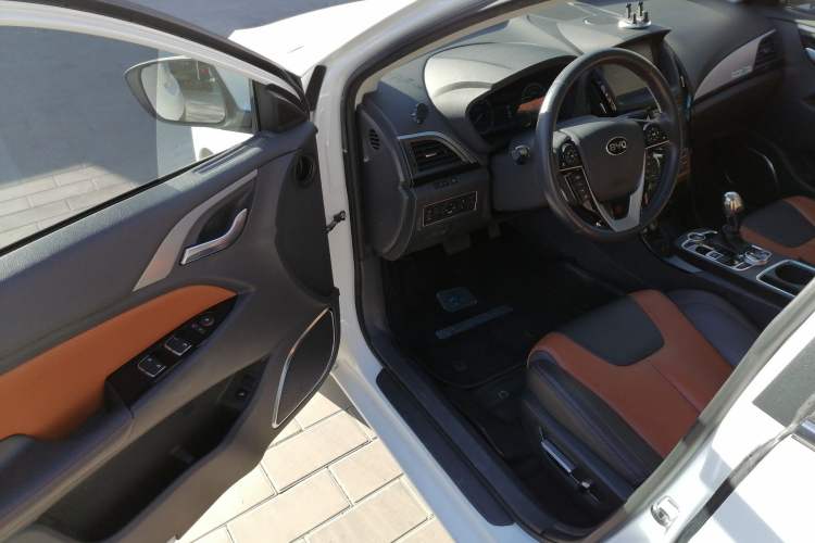 Used BYD Qin New Energy 2016 Qin EV300 Prestige Model Driver Seat