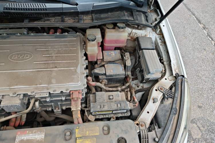 Used BYD Qin New Energy 2016 Qin EV300 Prestige Model Engine Bay Left