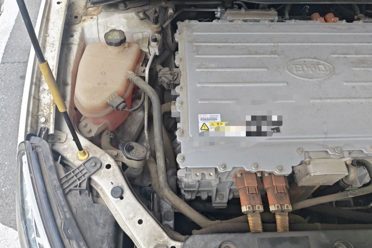 Used BYD Qin New Energy 2016 Qin EV300 Prestige Model Engine Bay Right