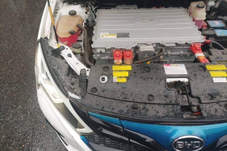 Used BYD Qin New Energy 2016 Qin EV300 Prestige Model Engine Bay Right
