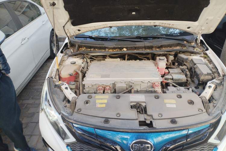 Used BYD Qin New Energy 2016 Qin EV300 Prestige Model Engine Bay Right