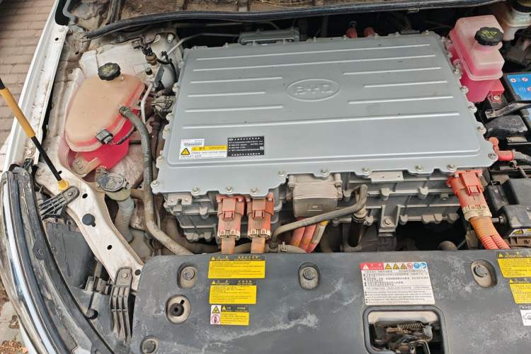 Used BYD Qin New Energy 2016 Qin EV300 Prestige Model Engine Bay Right