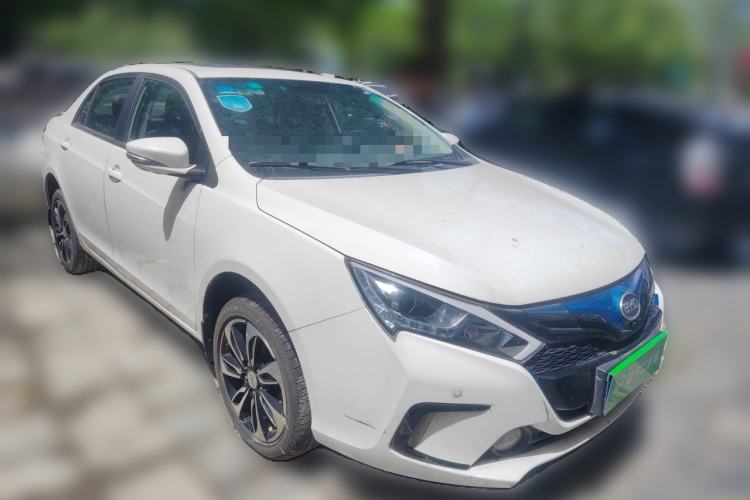 Used BYD Qin New Energy 2016 Qin EV300 Flagship Model Front Right 45 Deg