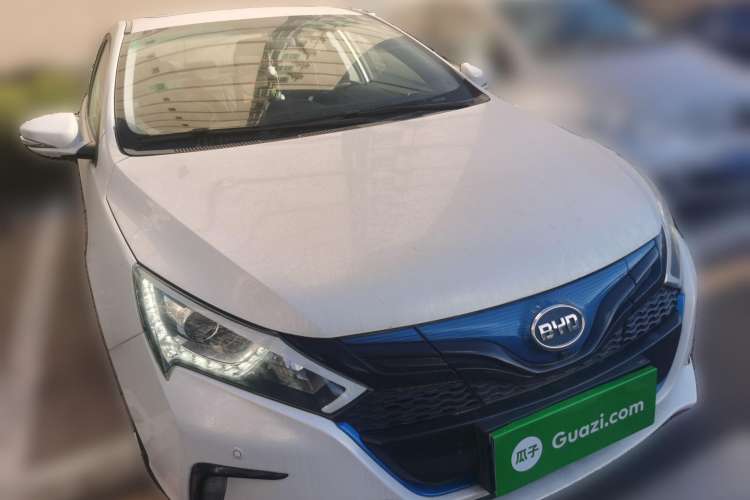 Used BYD Qin New Energy 2016 Qin EV300 Prestige Model Front Right 45 Deg